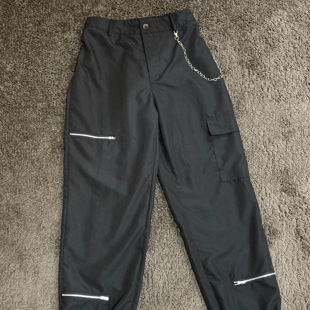 black cargo pants with chain